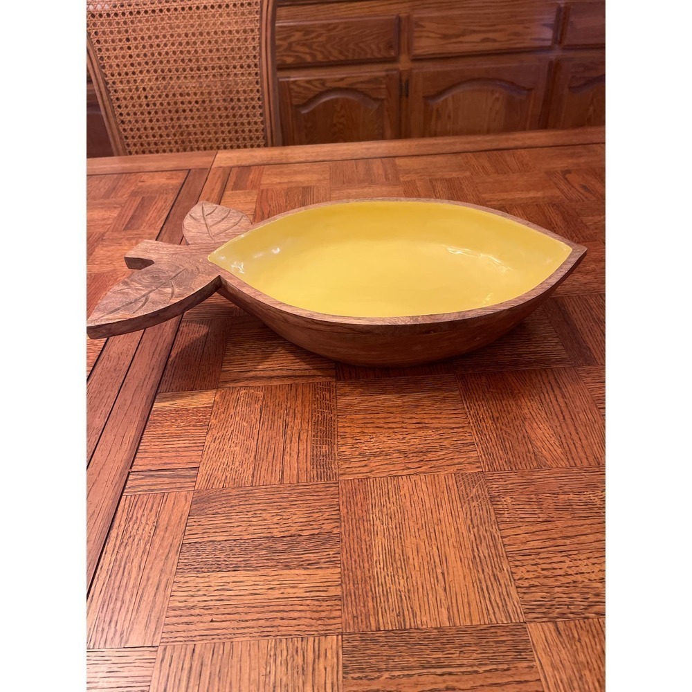 Wooden lemon shaped bowl with yellow inside - Picture 5 of 6